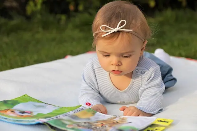 Les Couleurs Tendance pour Habiller Bébé au Printemps