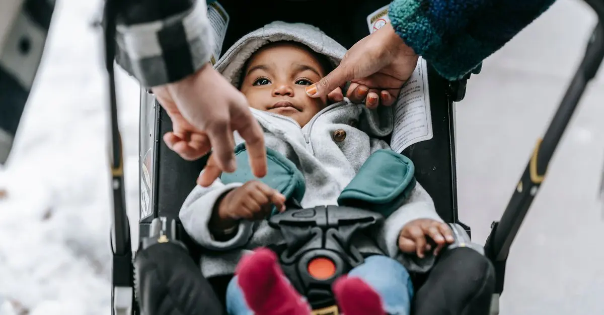 Comment Habiller Bébé en Hiver : Conseils Essentiels