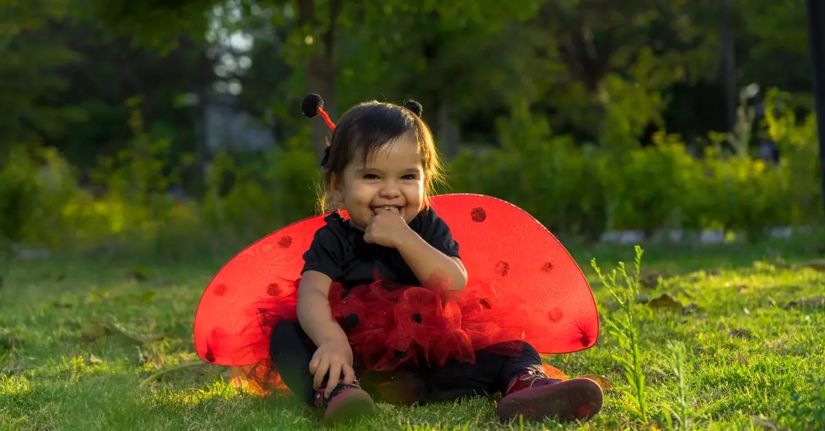 Les Vêtements Bébé à Éviter pour les Peaux Sensibles