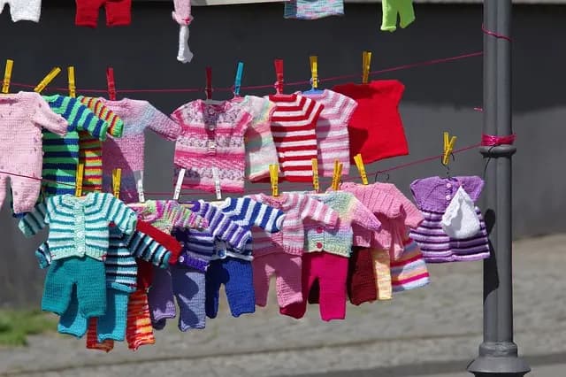 Bien Choisir les Vêtements de Bébé pour l'Été : Guide Pratique