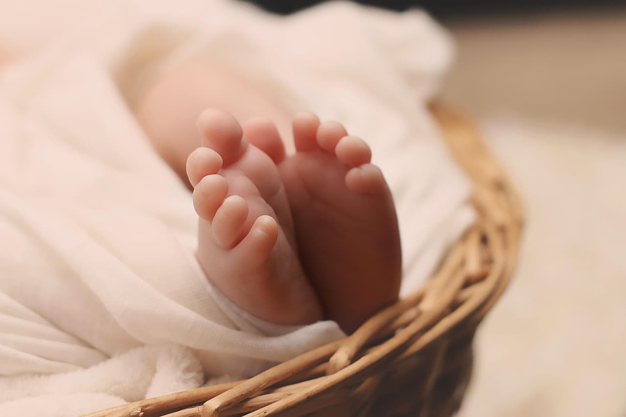 Les Indispensables de la Garde-Robe de Bébé : Top 10 à Avoir