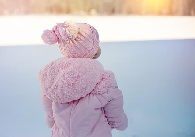 Les Conseils pour Choisir des Vêtements de Bébé Conformes à la Saison